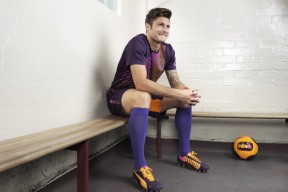 九游官网入口活动-马刺球员在力量房进行专项抗冲击训练