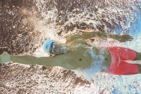 九游娱乐平台-库里强调团队配合胜于个人数据，库里和队友