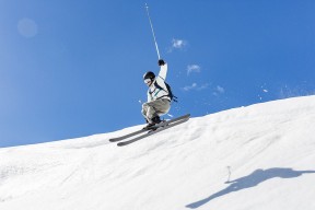 九游娱乐平台-英超最后冲刺：悬念拉满，激情无限！，英超最后几名降级