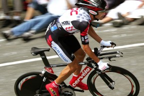 九游官网入口注册-五大联赛全场压迫战术使用频率上升，五大联赛前锋抢断